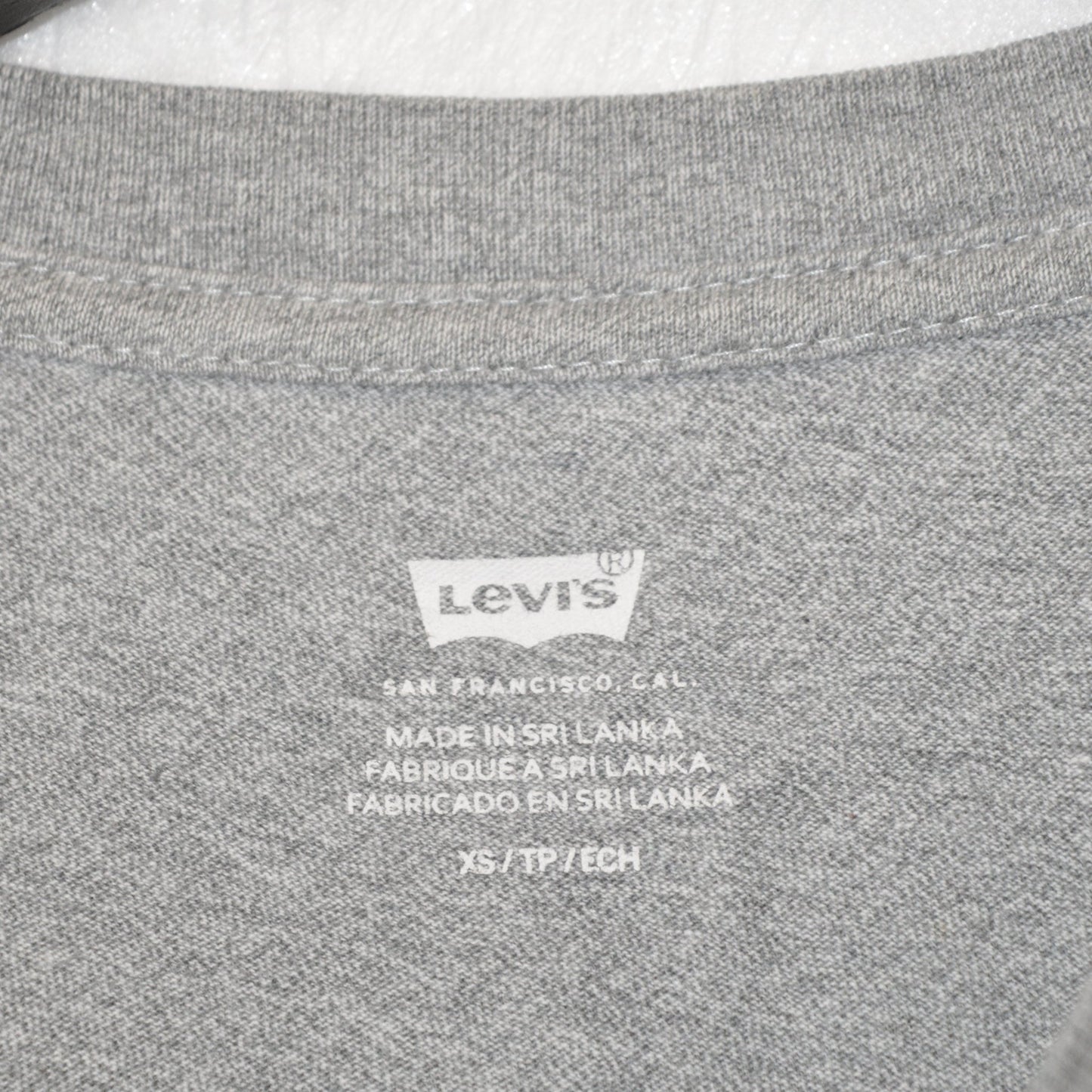 Levis cropped тениска (XS)