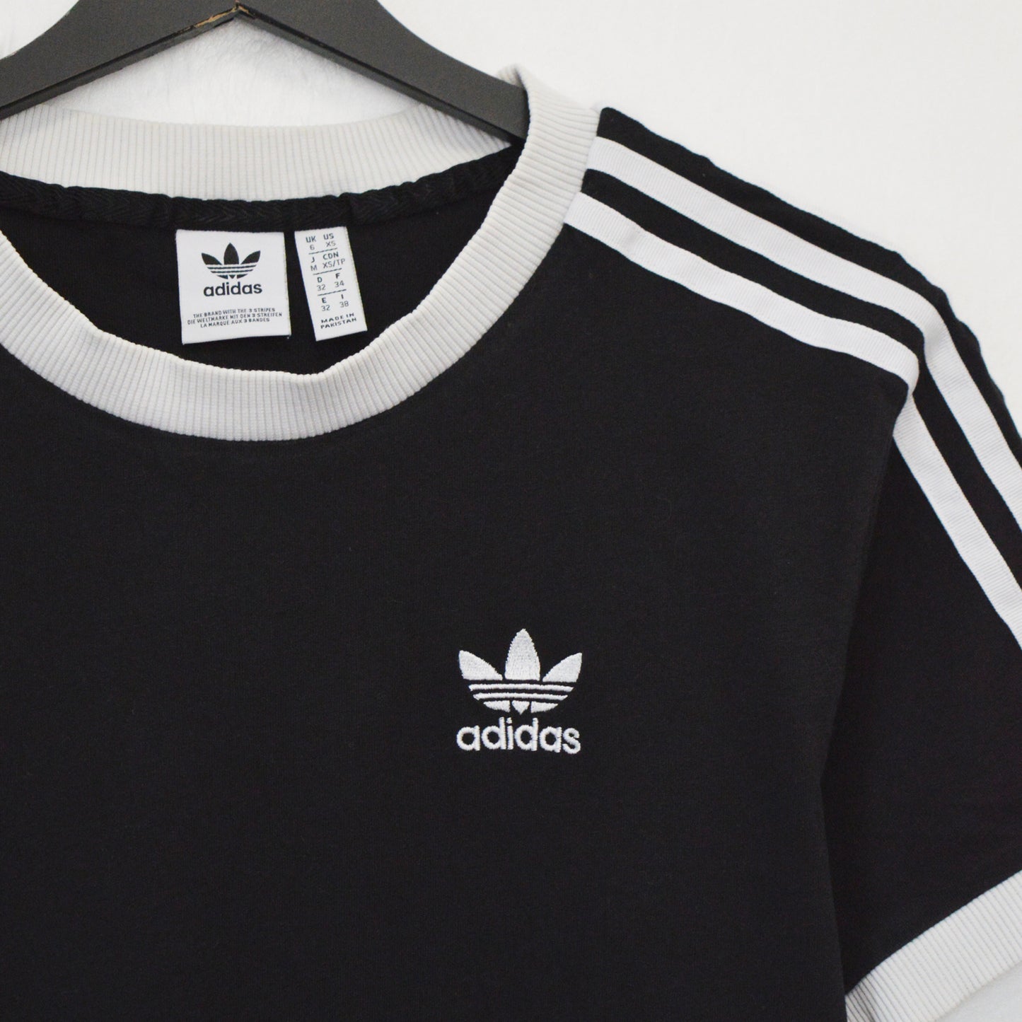 ADIDAS ORIGINALS ТЕНИСКА (XS)