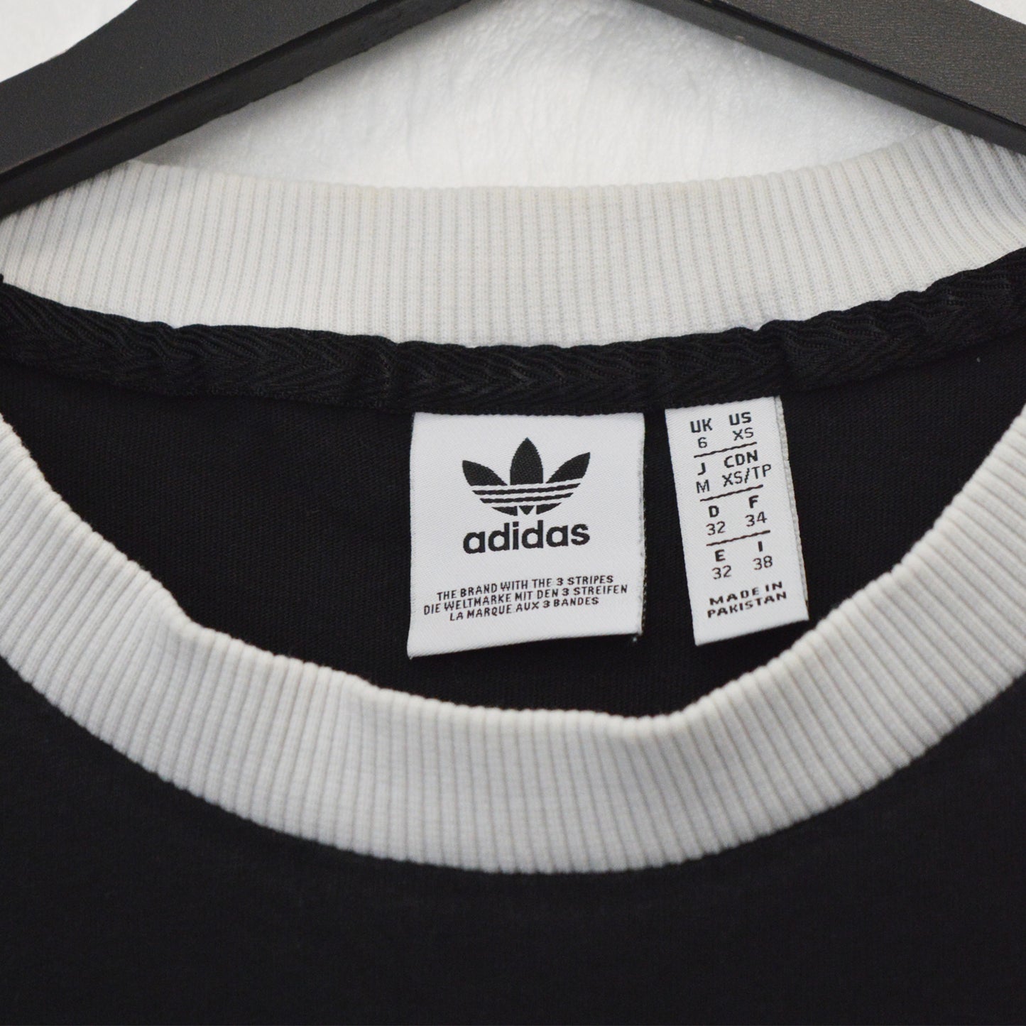 ADIDAS ORIGINALS ТЕНИСКА (XS)