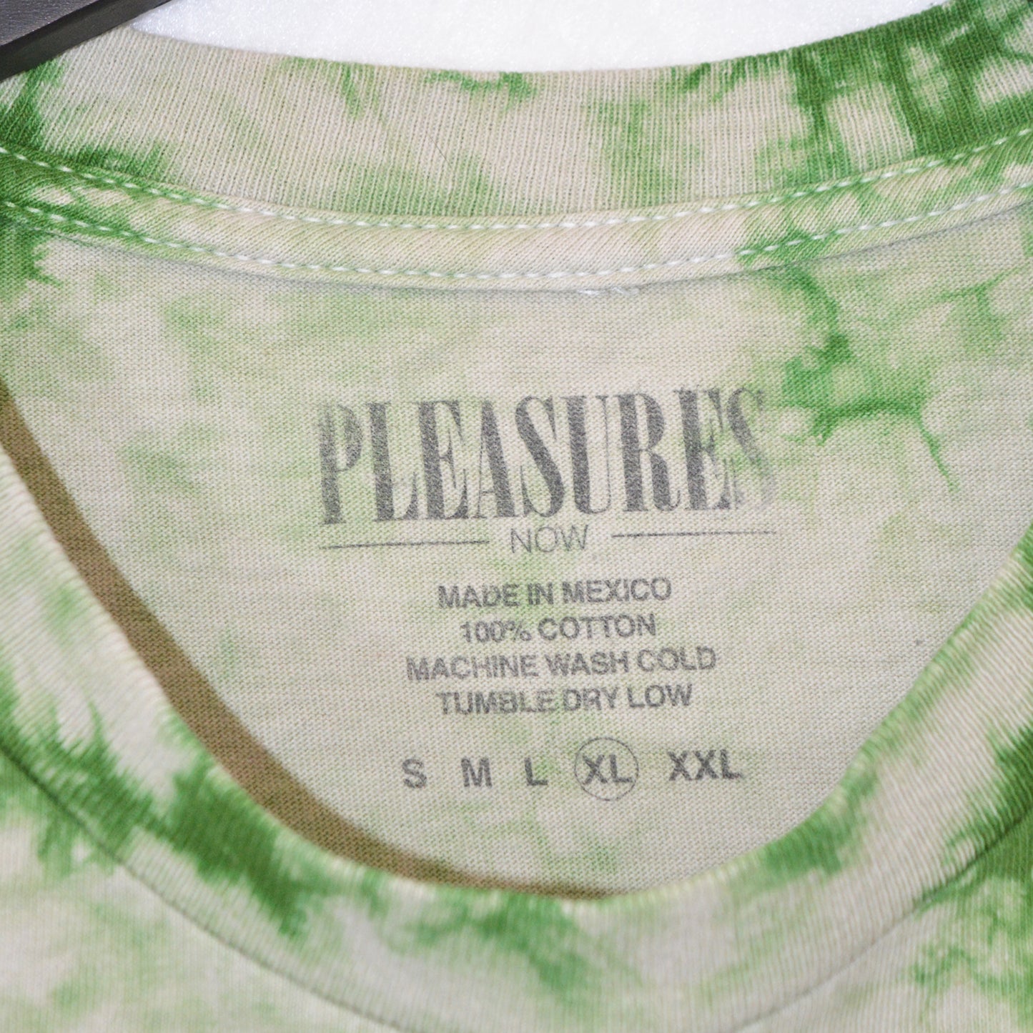 PLEASURES ТЕНИСКА (XL)