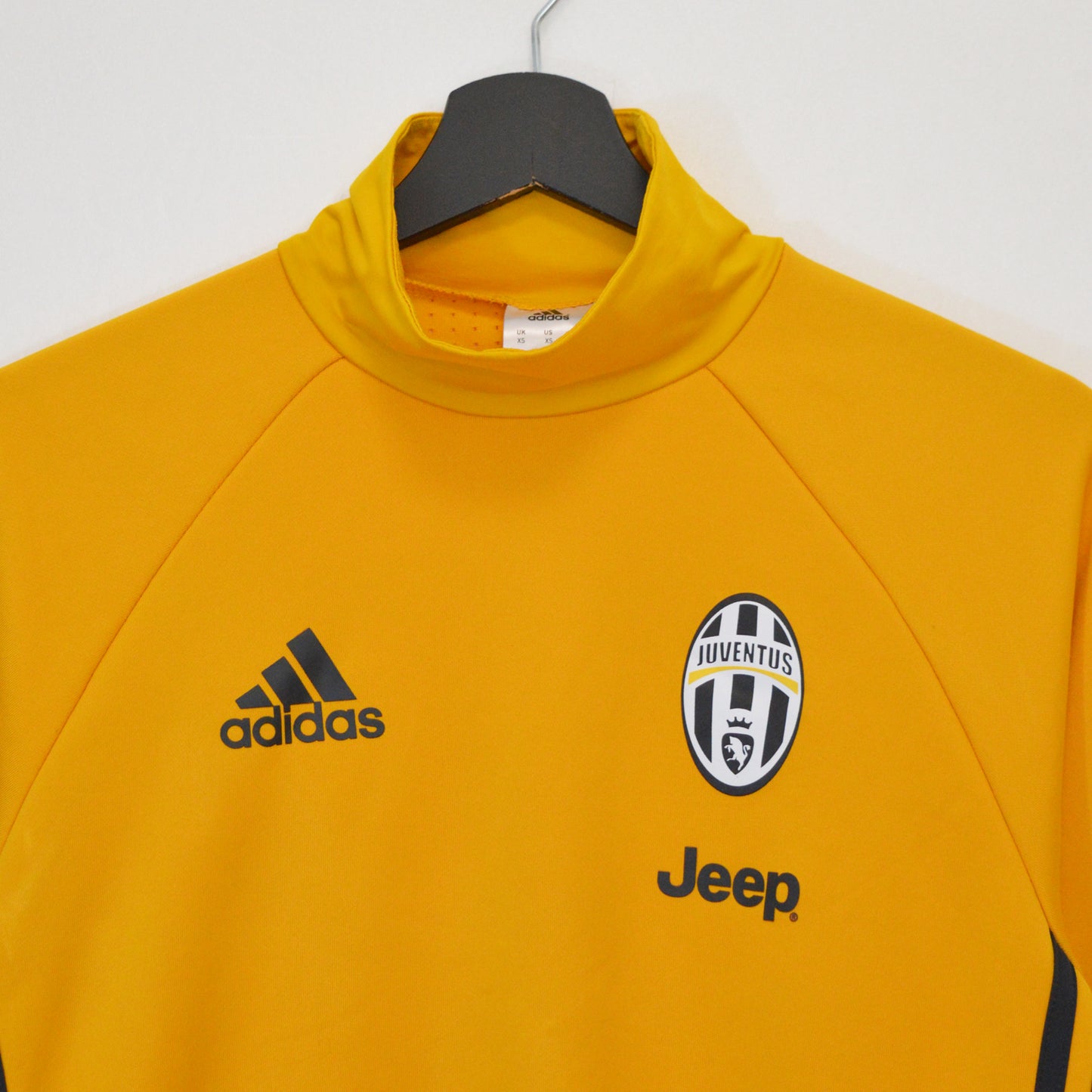 ADIDAS JUVENTUS TRAIINING ГОРНИЩЕ (XS)