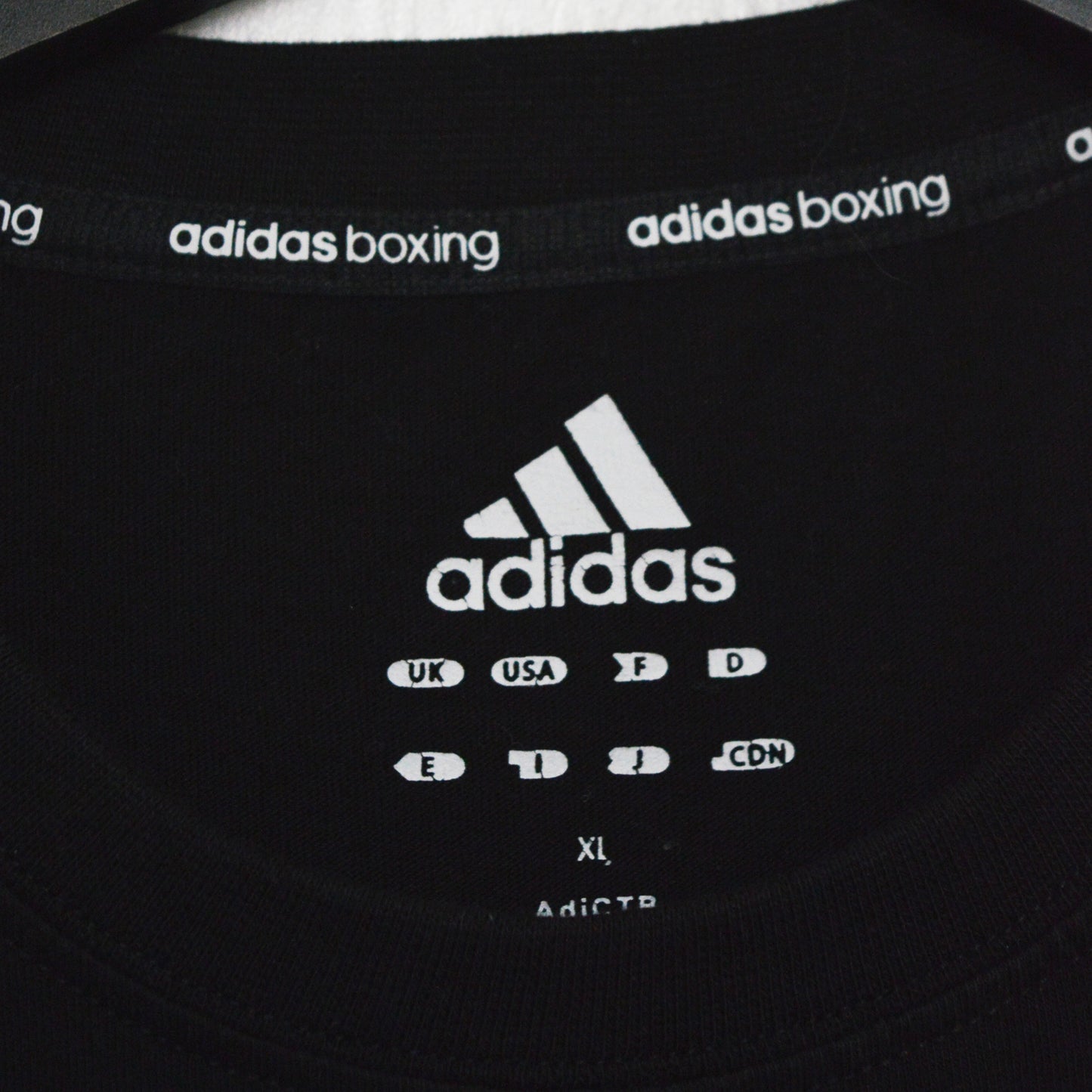 ADIDAS BOXING ТЕНИСКА (XL)