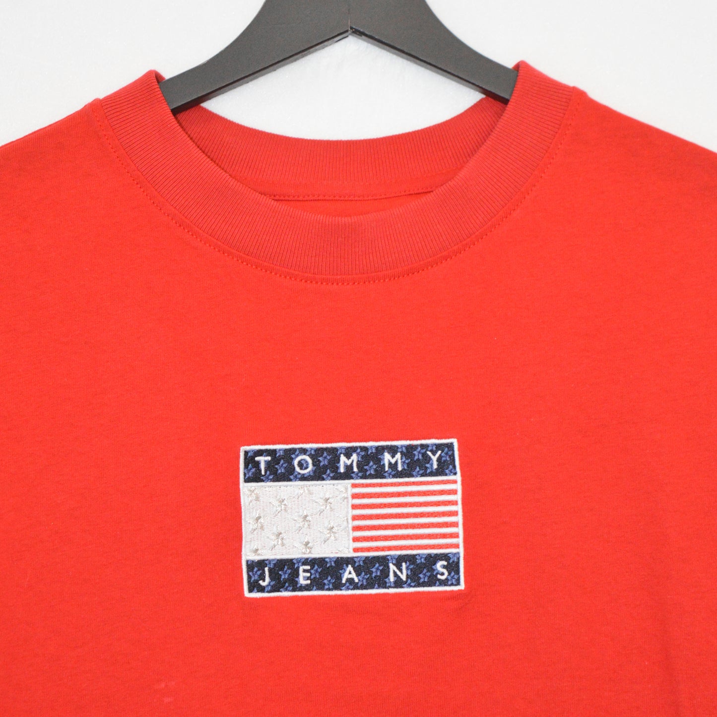 TOMMY HILFIGER CROPPED ТЕНИСКА (S)