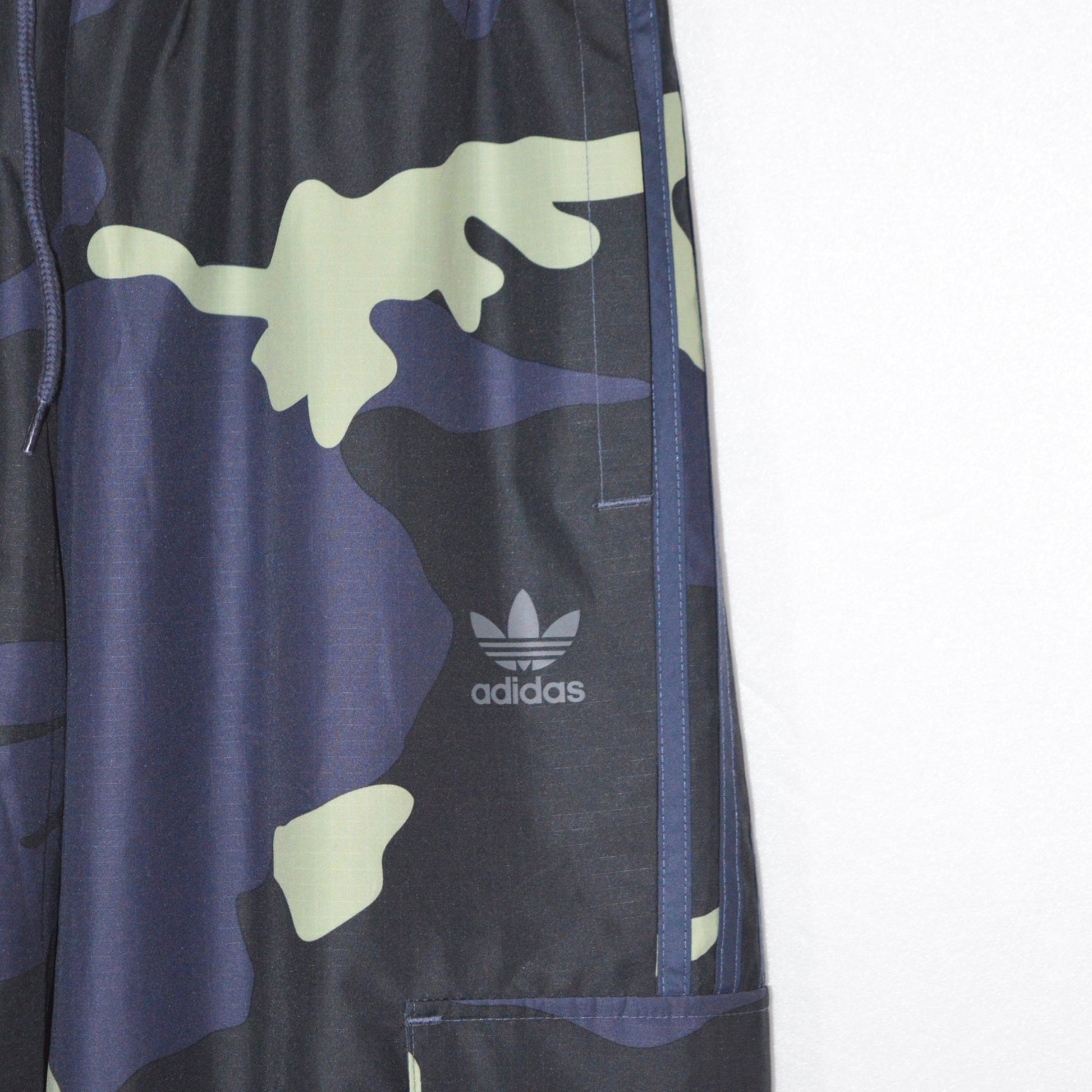 Adidas Originals camo долнище (XS)