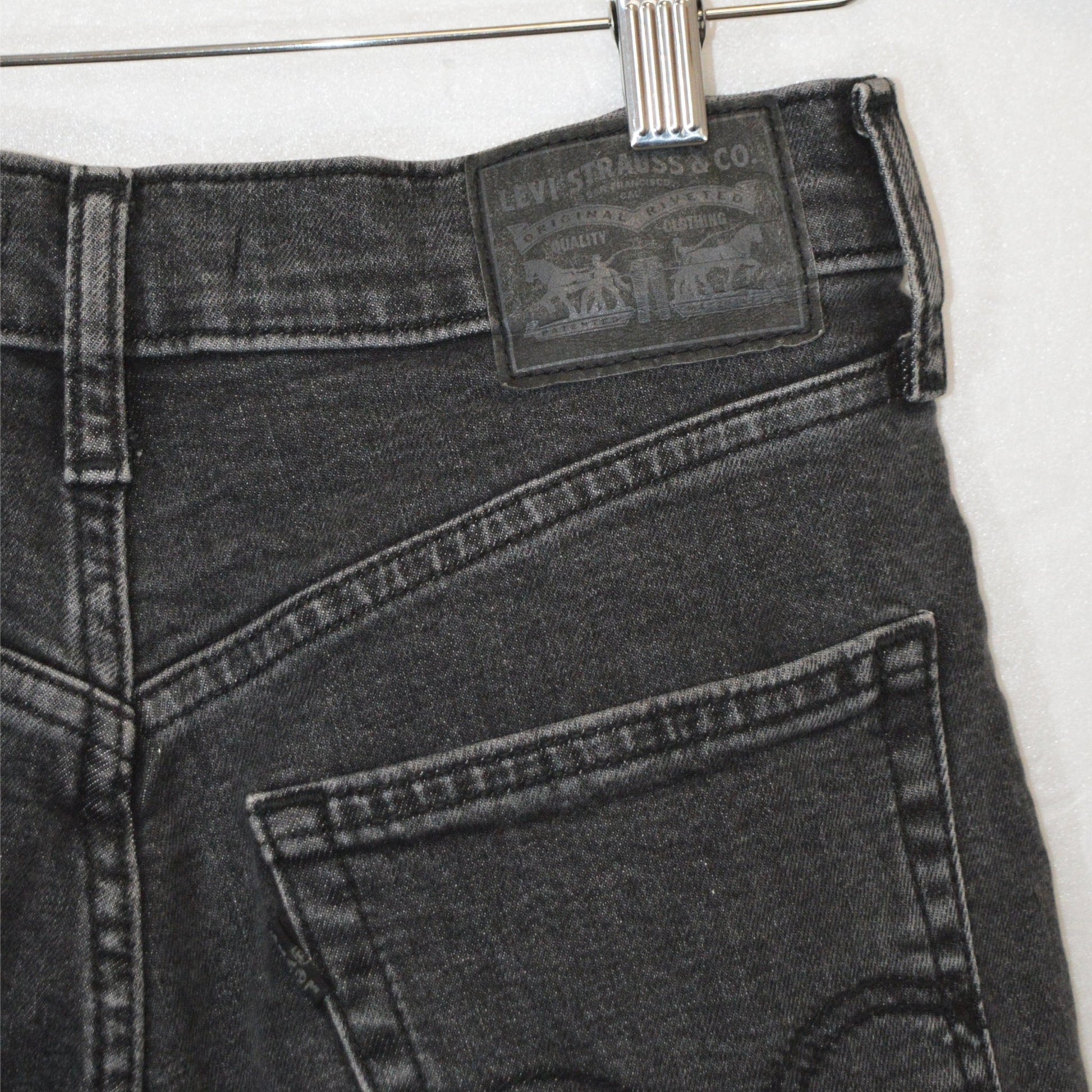 Levis 'High wasted taper' дънки (27)