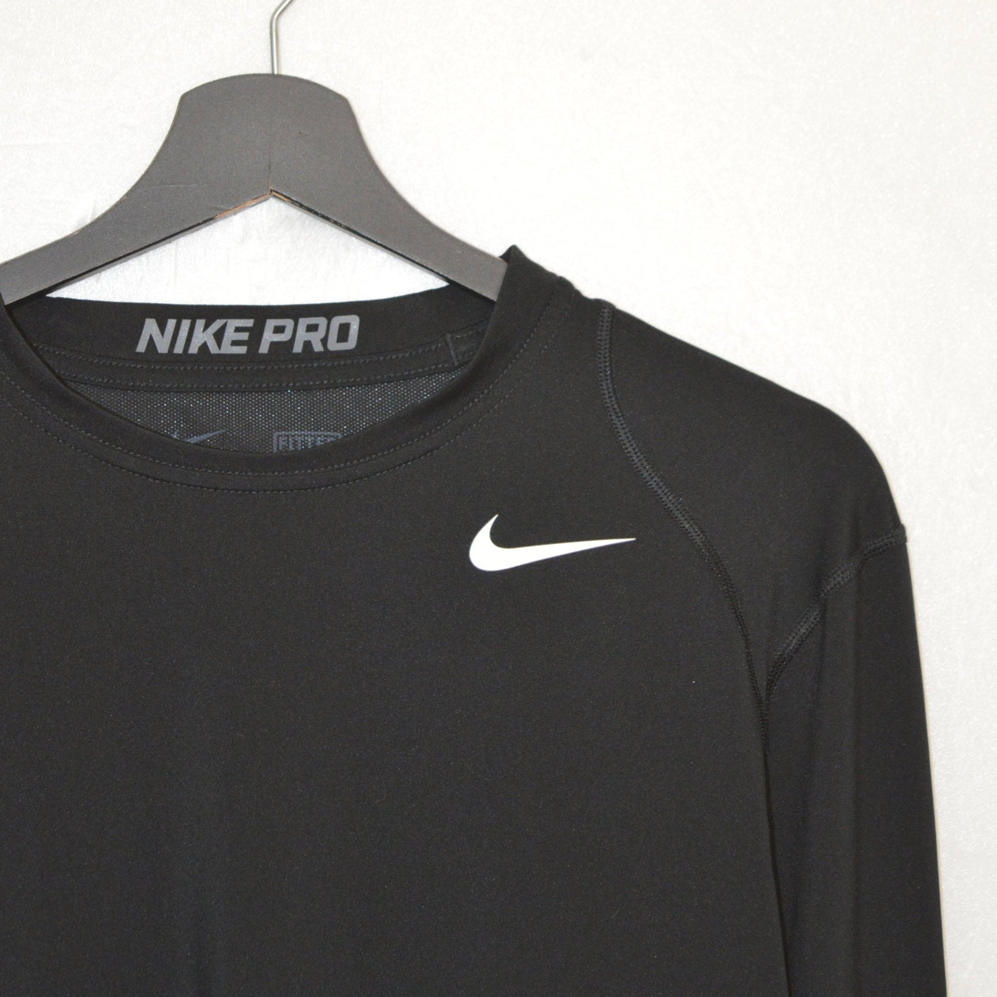 Nike Pro тънка спортна блуза (M)