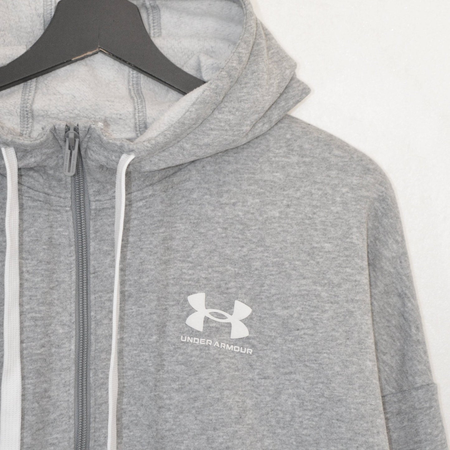 Under Armour суичър с цип (S)