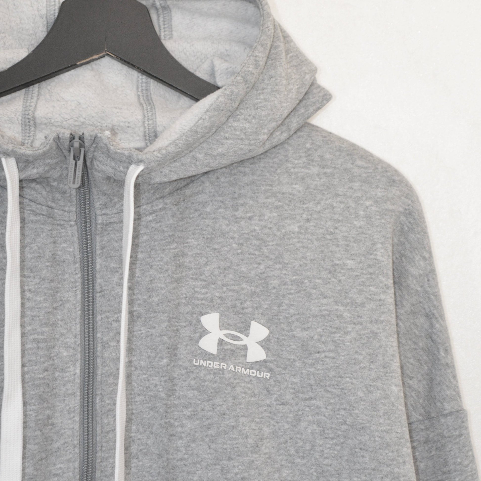 Under Armour суичър с цип (S)